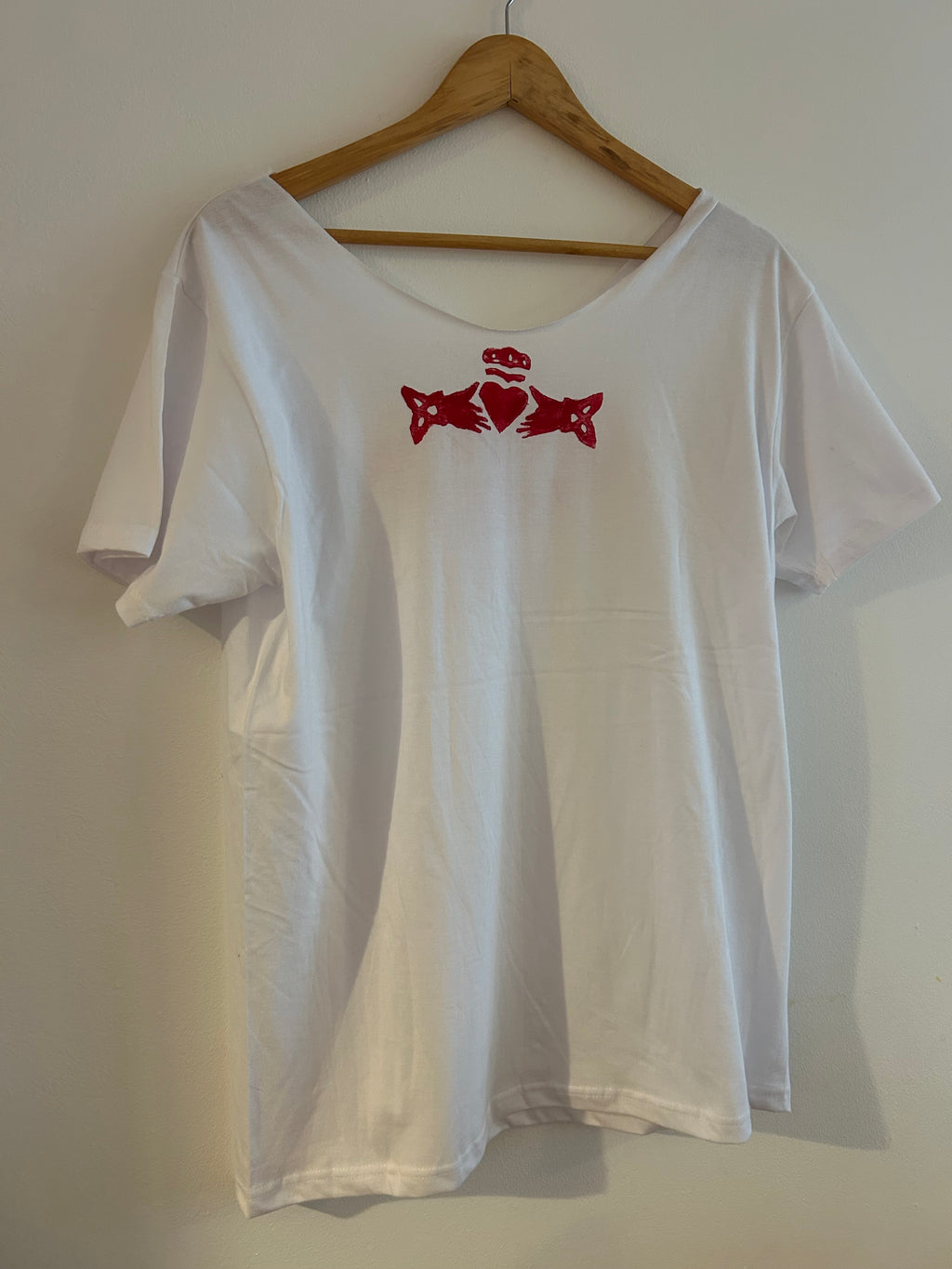 Éire Claddagh Tee – Off the Shoulder - Wonky