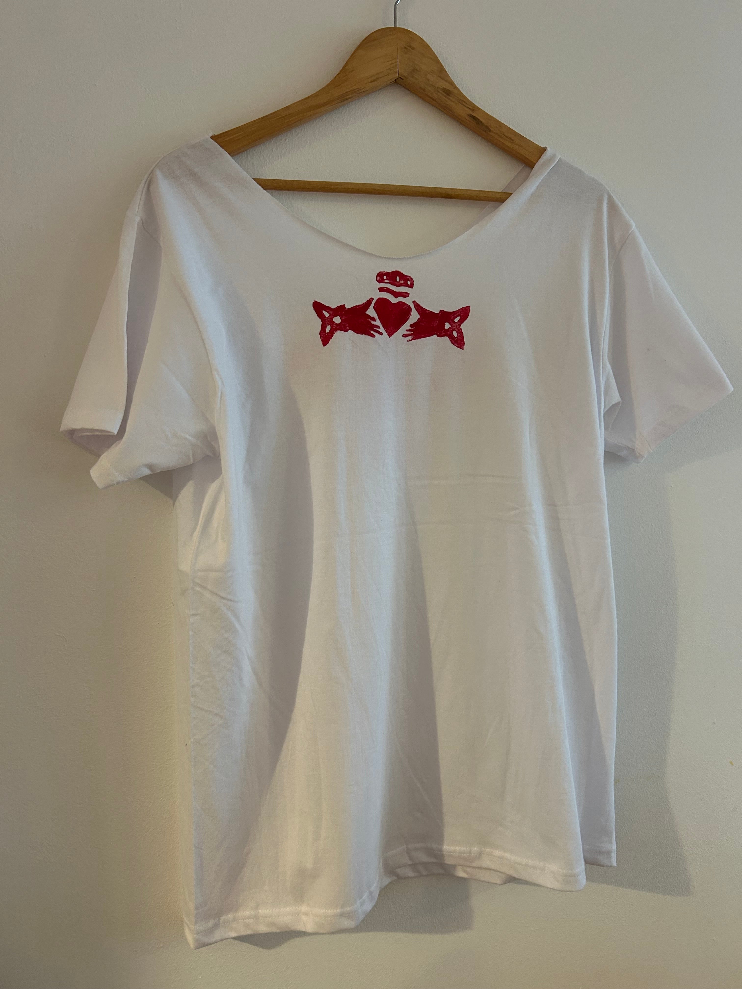 Éire Claddagh Tee – Off the Shoulder - Wonky