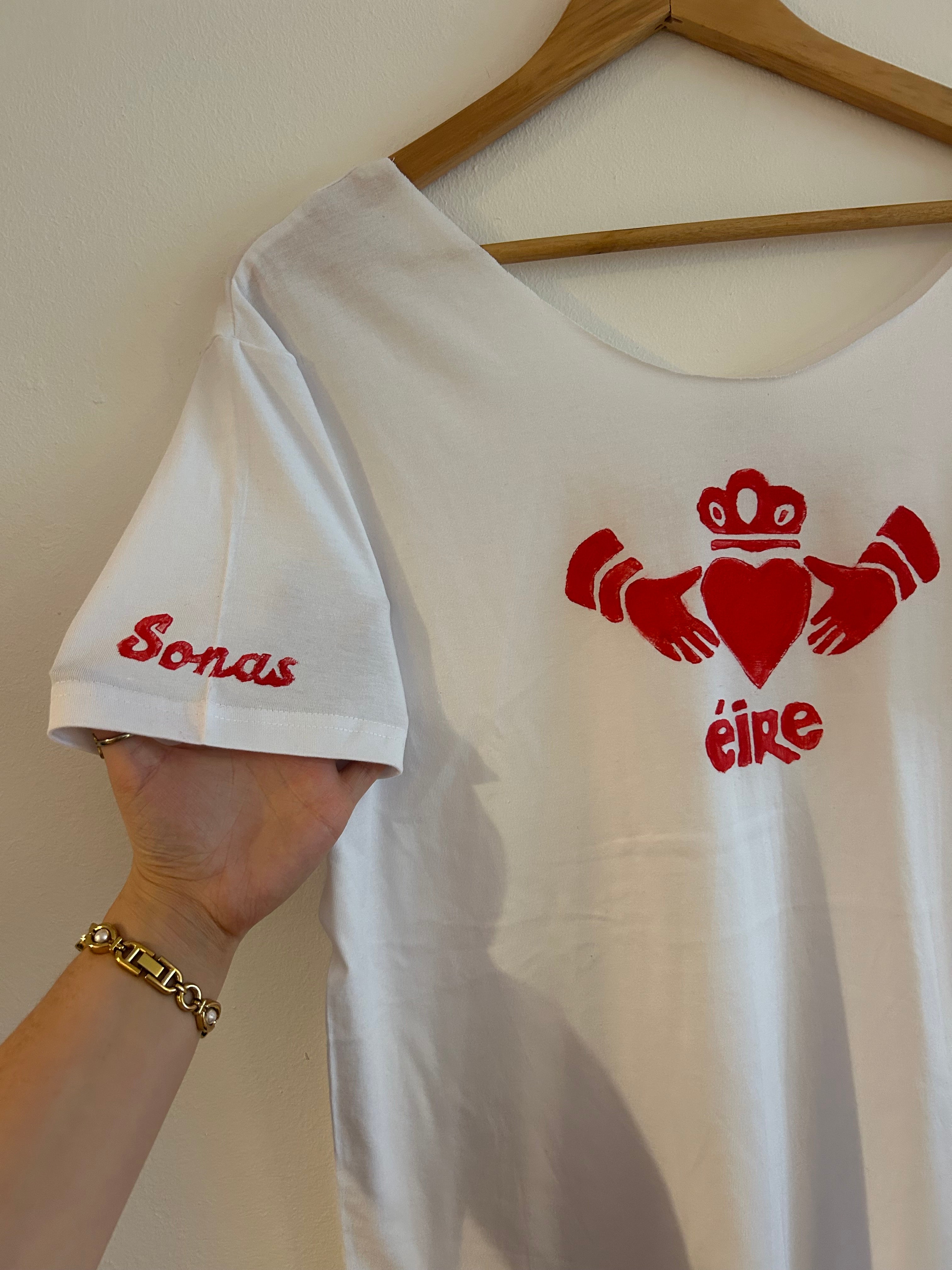 Éire Claddagh Tee – Off the Shoulder - Wonky