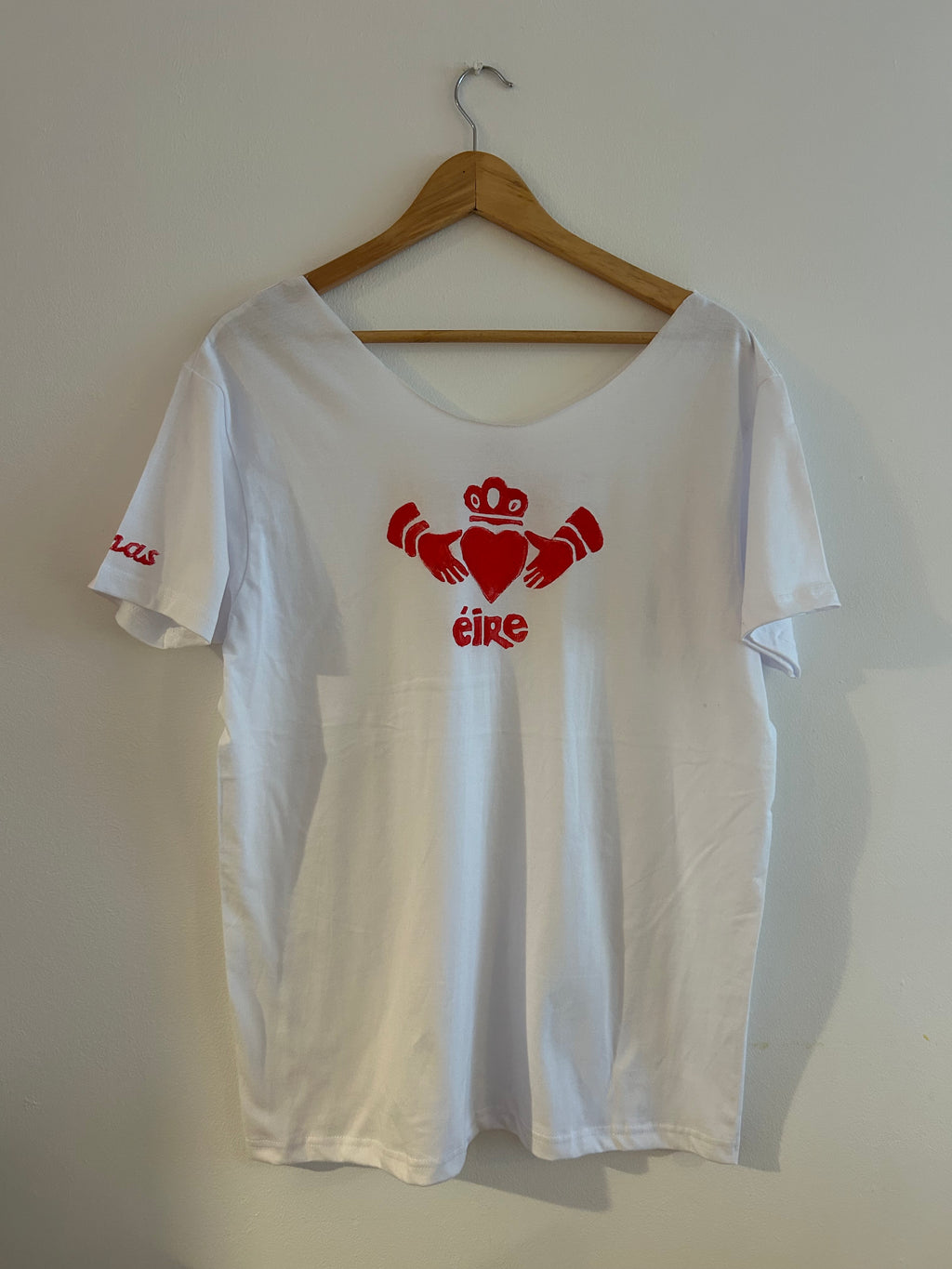 Éire Claddagh Tee – Off the Shoulder - Wonky