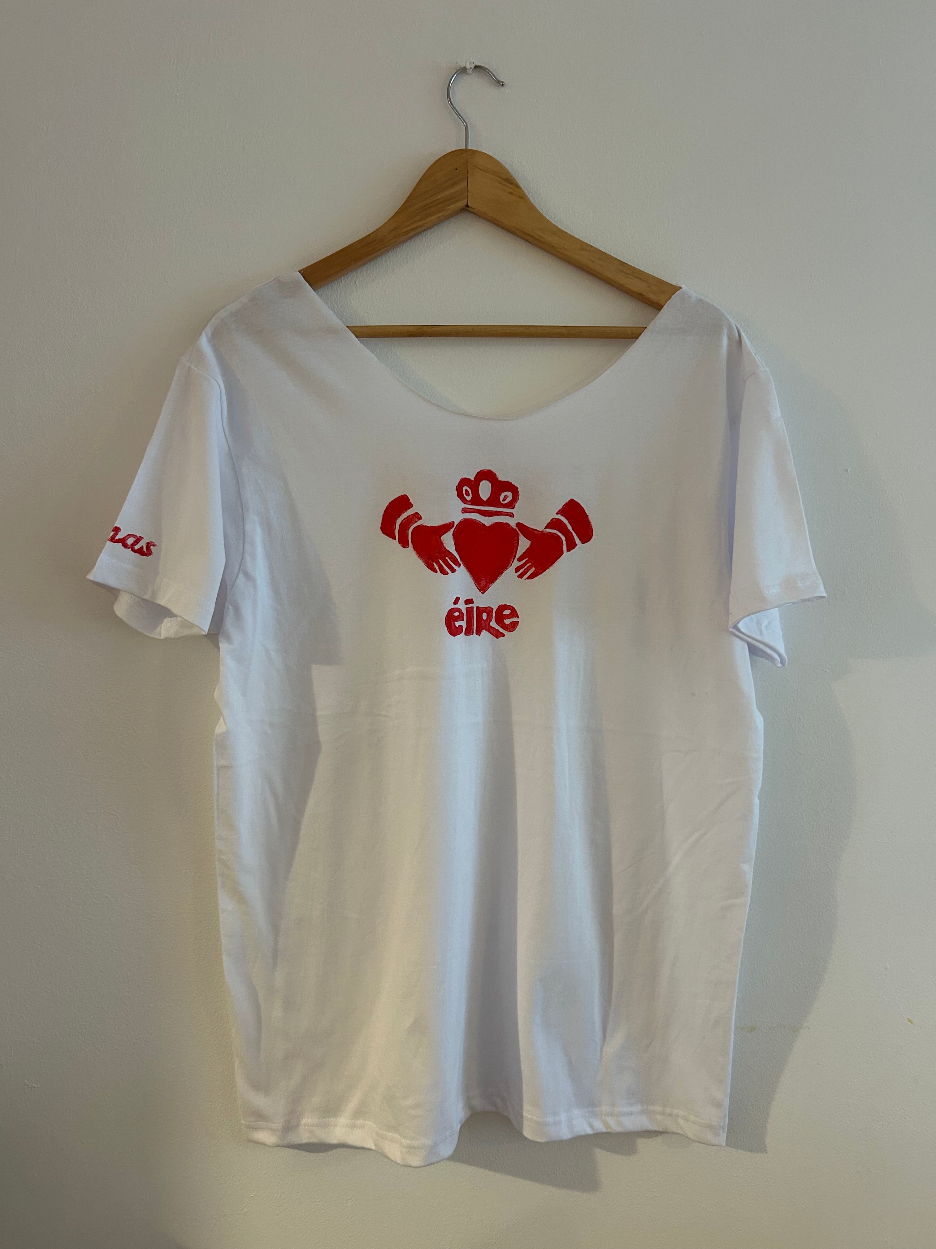 Éire Claddagh Tee – Off the Shoulder - Wonky
