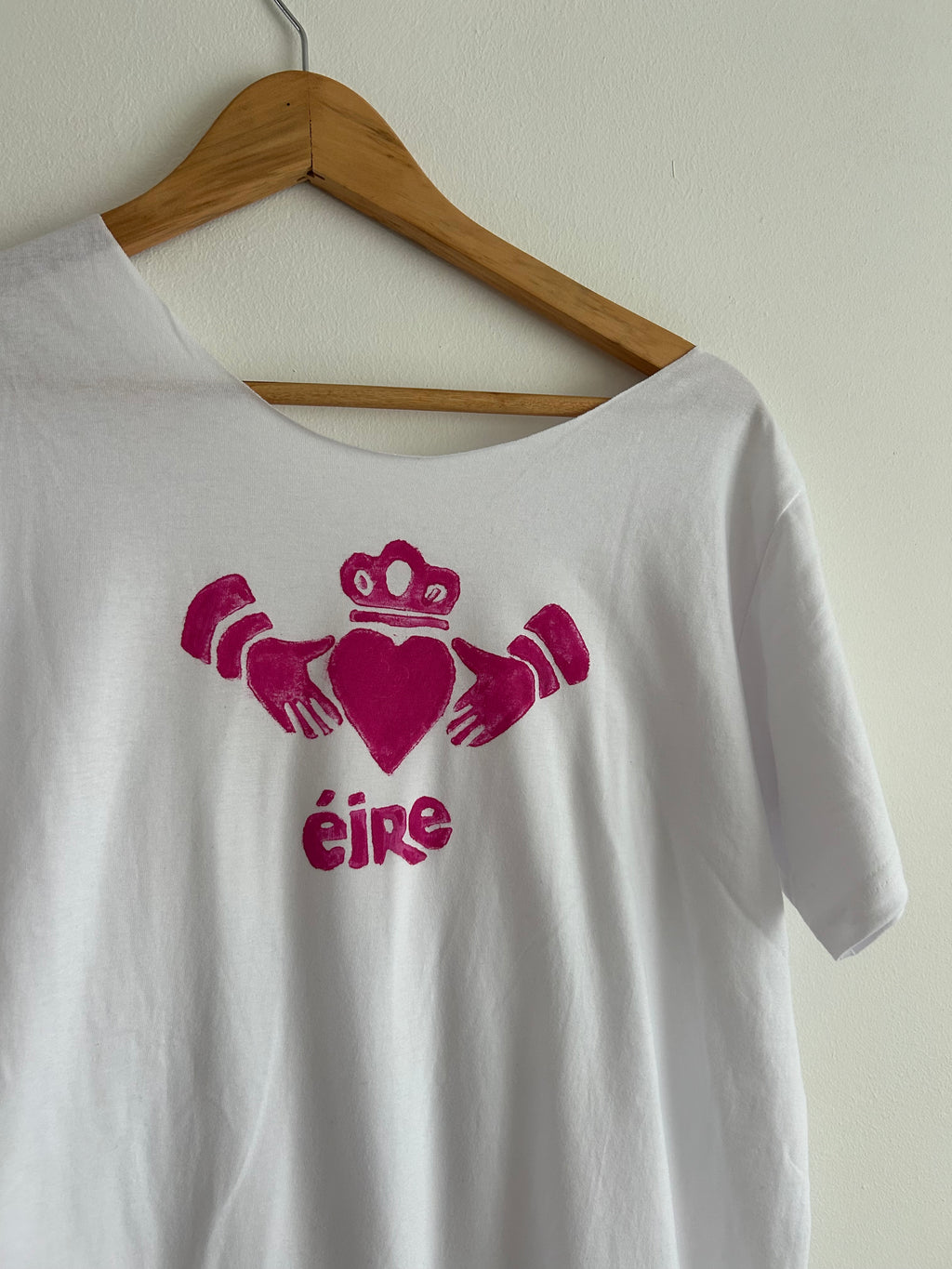 Éire Claddagh Tee – Off the Shoulder - Ready to Wear